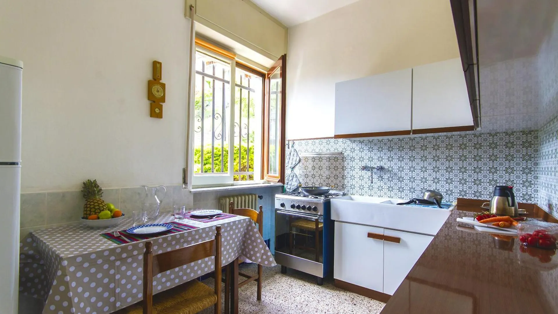 Apartment Frontlake With Balcony Sala Comacina