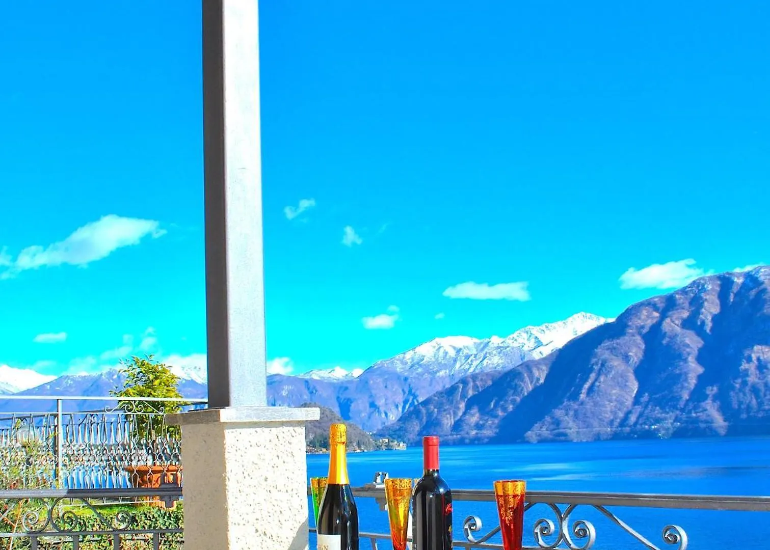 Apartment Frontlake With Balcony Sala Comacina
